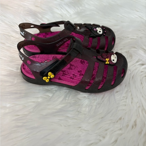 Toddlers' Hello Kitty and Friends My Melody and Kuromi Sandal - Crocs size c10 - Picture 3 of 8